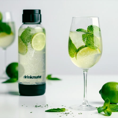 Drinkmate Getränkesprudler: Artikelbild mit einem Glas für Lime Wine Delight-Rezept